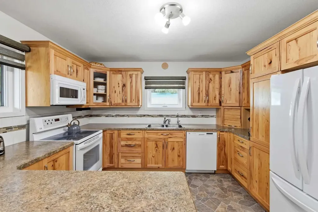 20 Sunnyside Road Parkland Beach AB T0C2J0