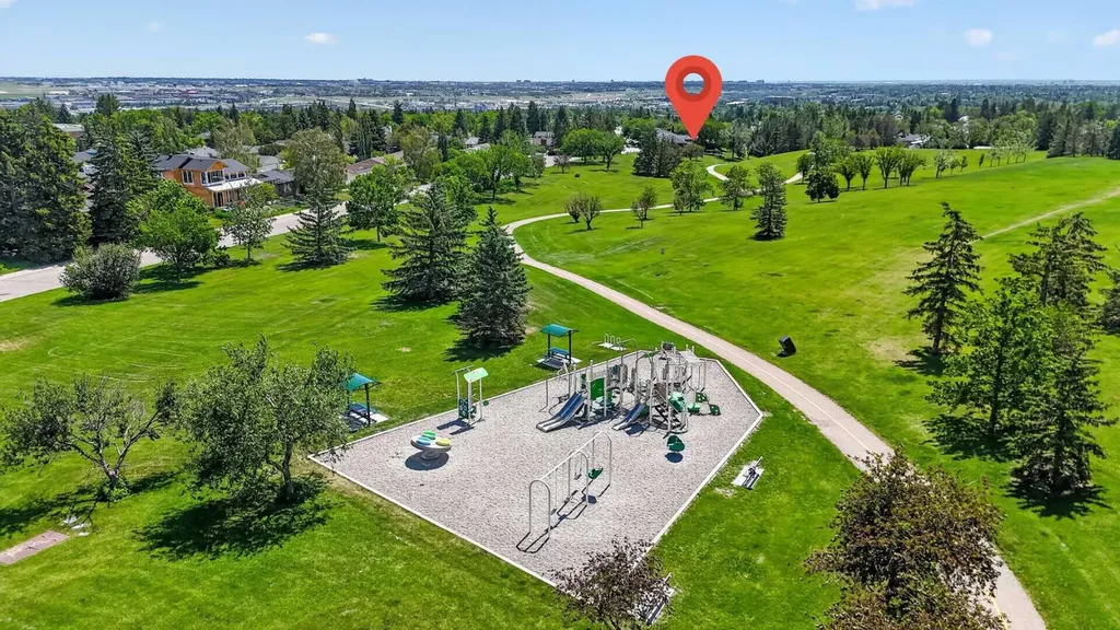 819 Thorneycroft Drive NW Calgary AB T2K 3K5