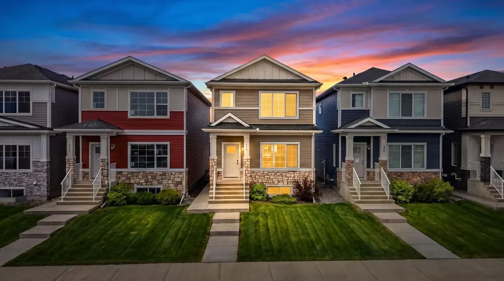 272 Huxbury View NE Calgary AB T2A 8C4