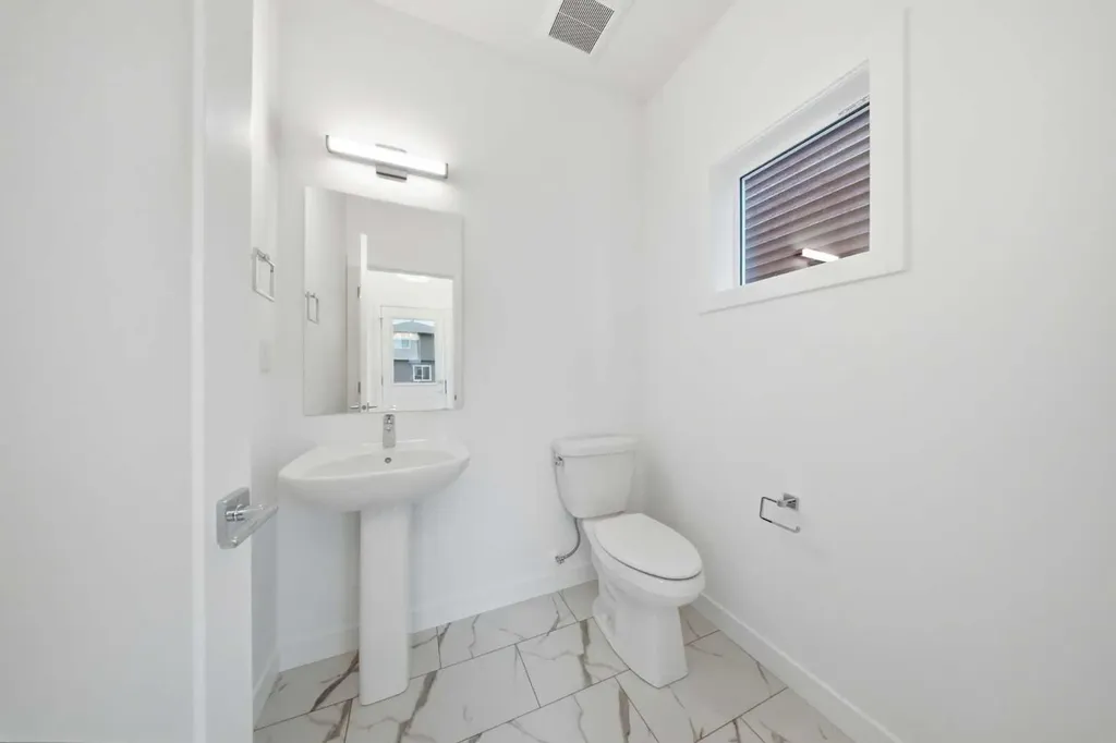 272 Huxbury View NE Calgary AB T2A 8C4
