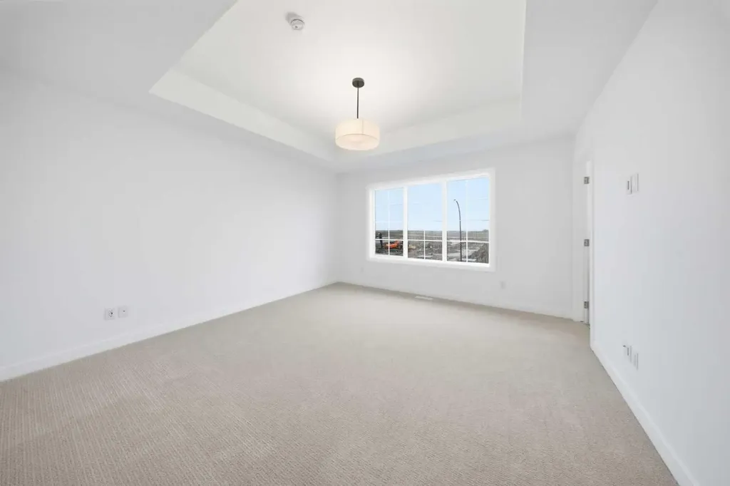 272 Huxbury View NE Calgary AB T2A 8C4