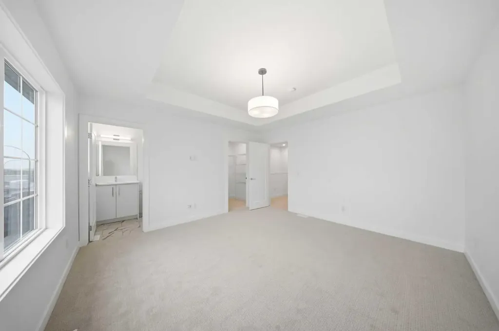272 Huxbury View NE Calgary AB T2A 8C4