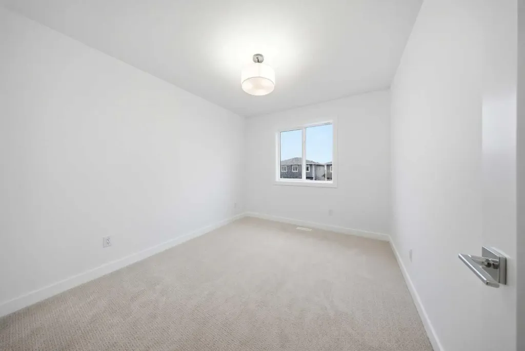 272 Huxbury View NE Calgary AB T2A 8C4
