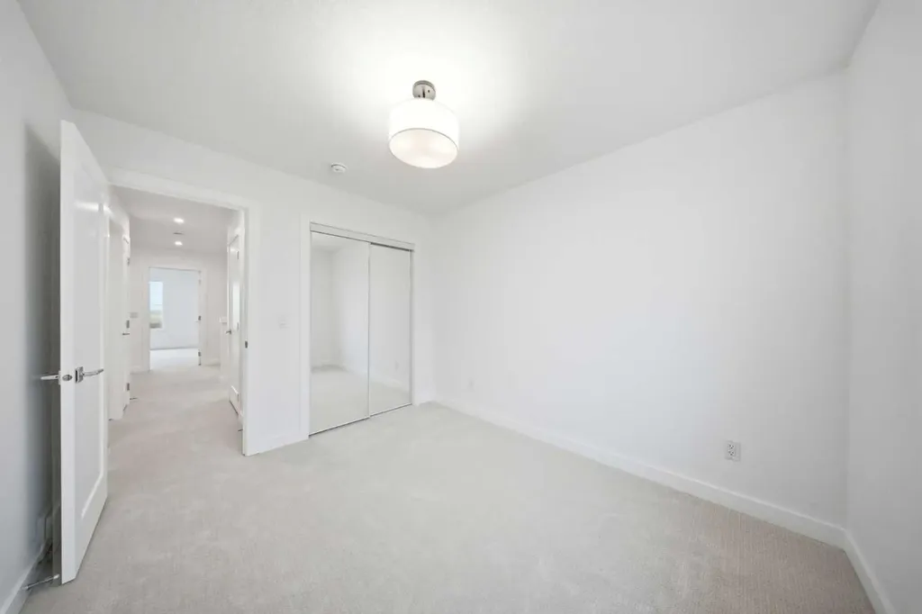 272 Huxbury View NE Calgary AB T2A 8C4
