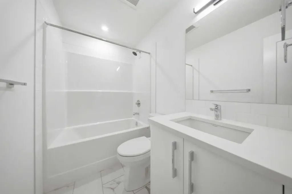 272 Huxbury View NE Calgary AB T2A 8C4