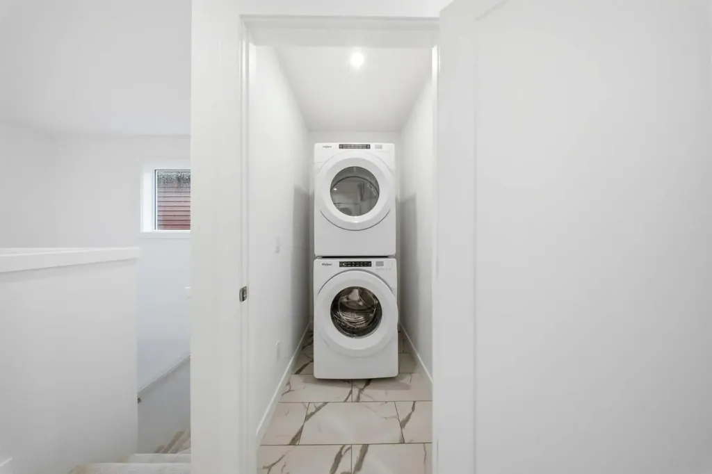 272 Huxbury View NE Calgary AB T2A 8C4