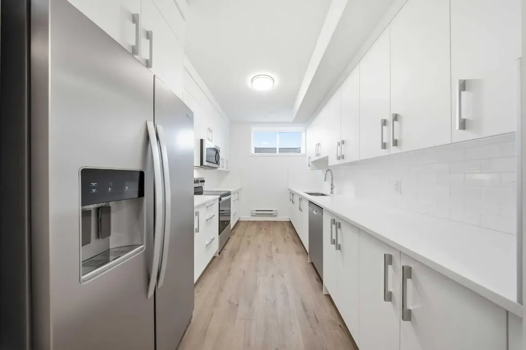 272 Huxbury View NE Calgary AB T2A 8C4