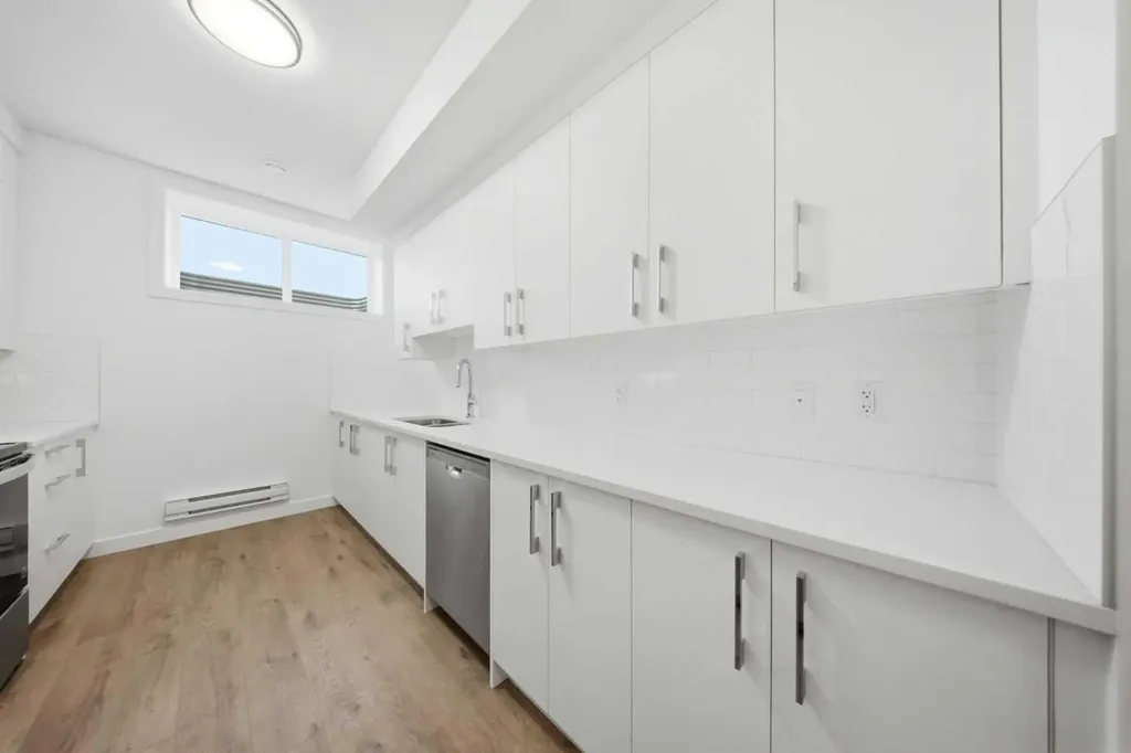 272 Huxbury View NE Calgary AB T2A 8C4