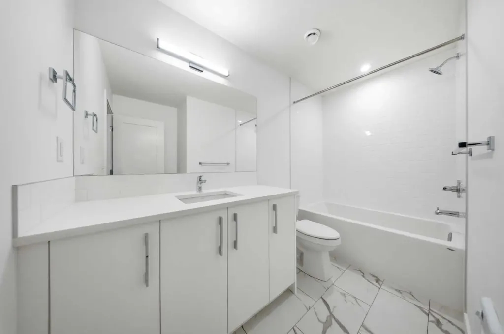 272 Huxbury View NE Calgary AB T2A 8C4