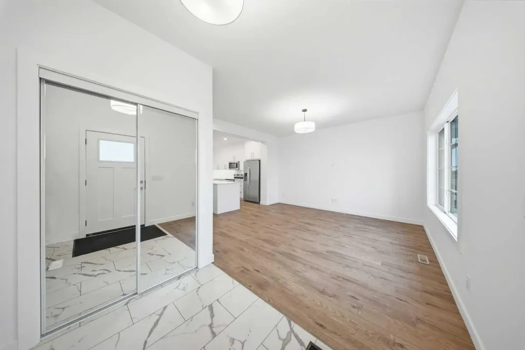 272 Huxbury View NE Calgary AB T2A 8C4