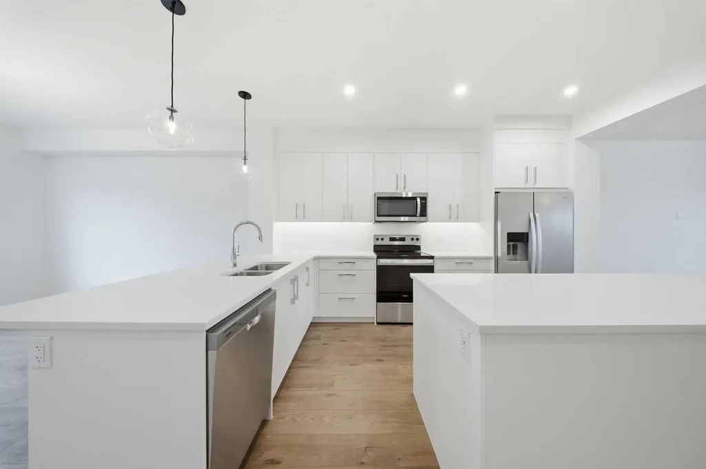 272 Huxbury View NE Calgary AB T2A 8C4