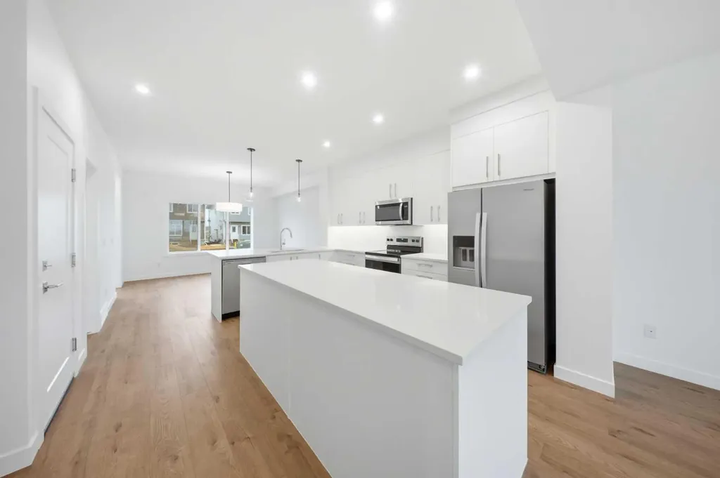 272 Huxbury View NE Calgary AB T2A 8C4