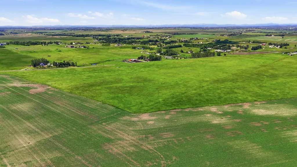 2253 Drive Rural Foothills County AB T1S 3Z4