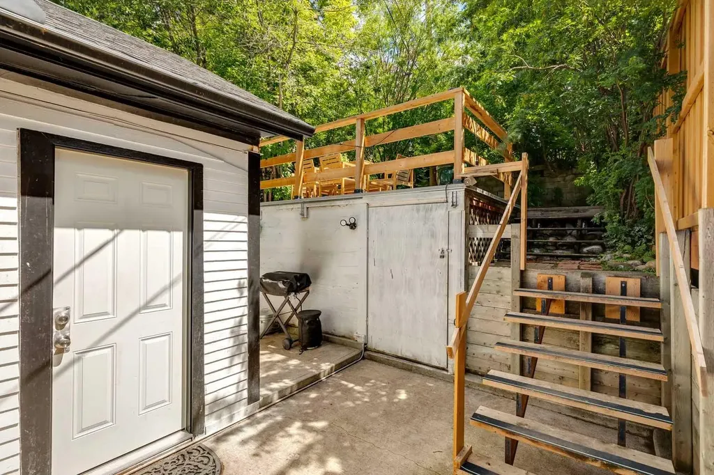 2514 16a Street SW Calgary AB T2T4K5