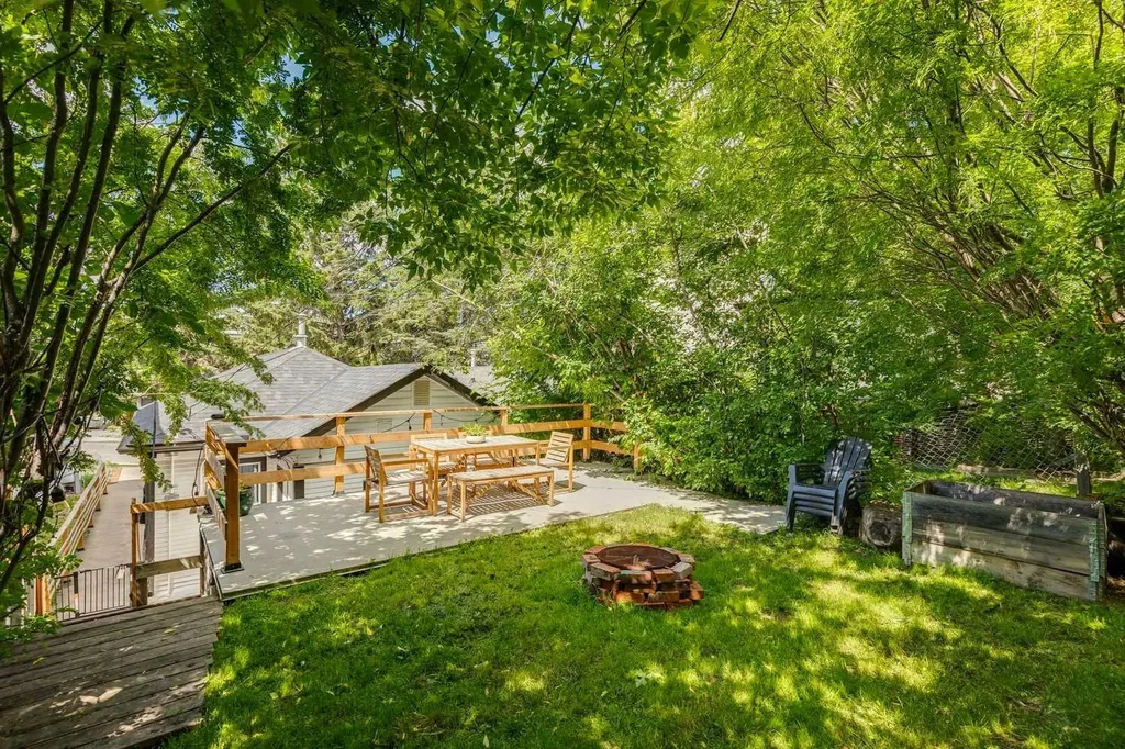 2514 16a Street SW Calgary AB T2T4K5