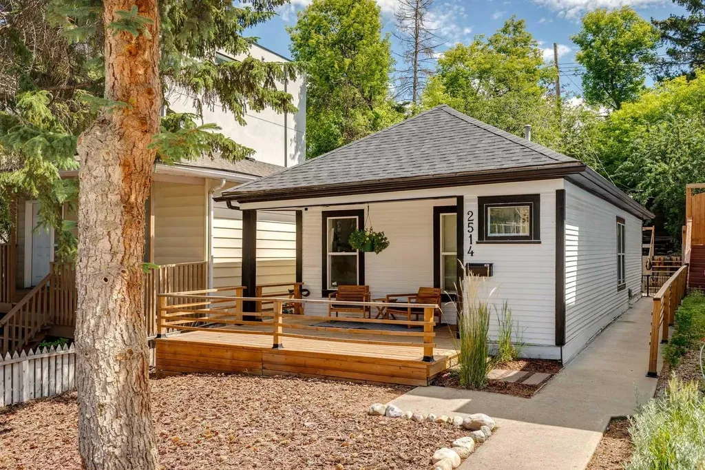 2514 16a Street SW Calgary AB T2T4K5
