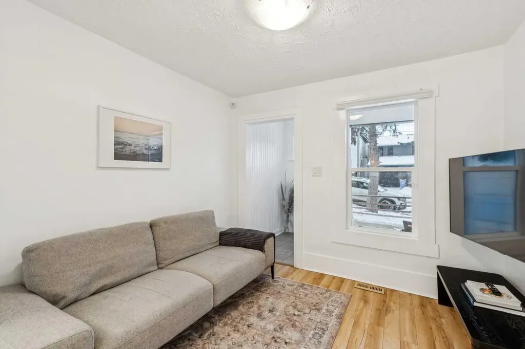 2514 16a Street SW Calgary AB T2T4K5