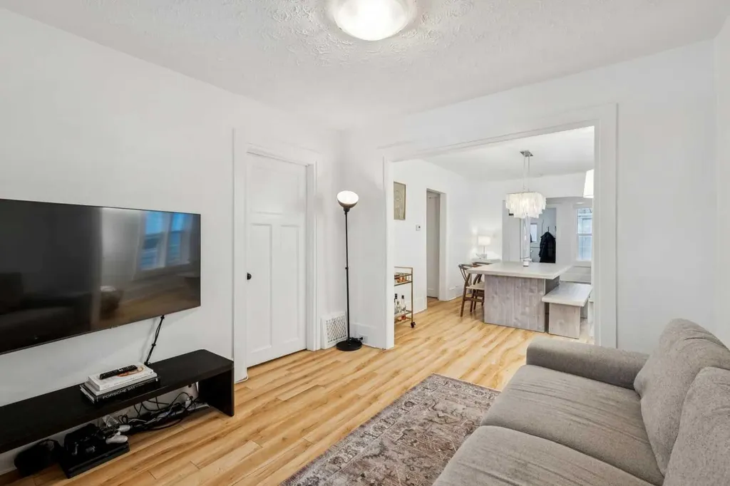 2514 16a Street SW Calgary AB T2T4K5