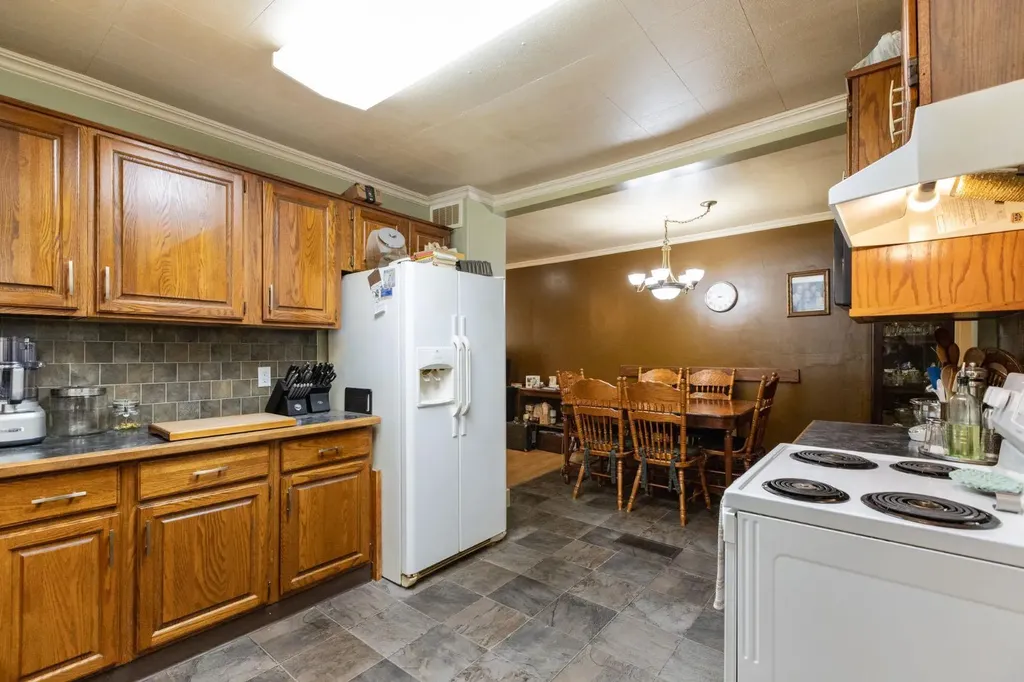 5020 56 Street Innisfail AB T4G 1R3