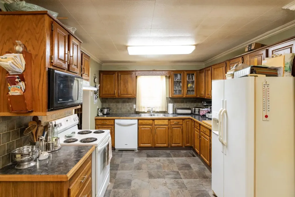 5020 56 Street Innisfail AB T4G 1R3