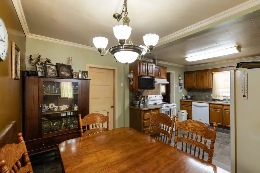 5020 56 Street Innisfail AB T4G 1R3
