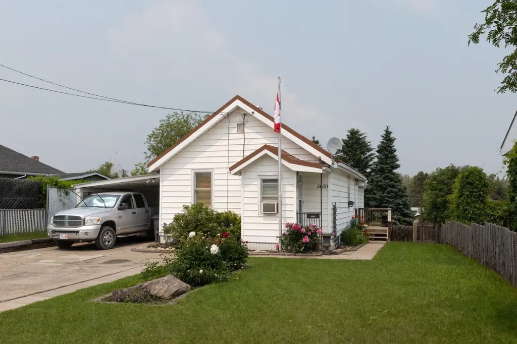 5020 56 Street Innisfail AB T4G 1R3
