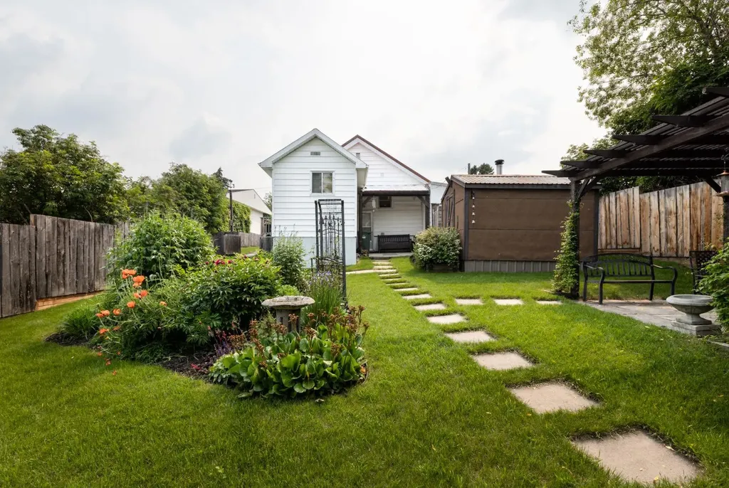 5020 56 Street Innisfail AB T4G 1R3