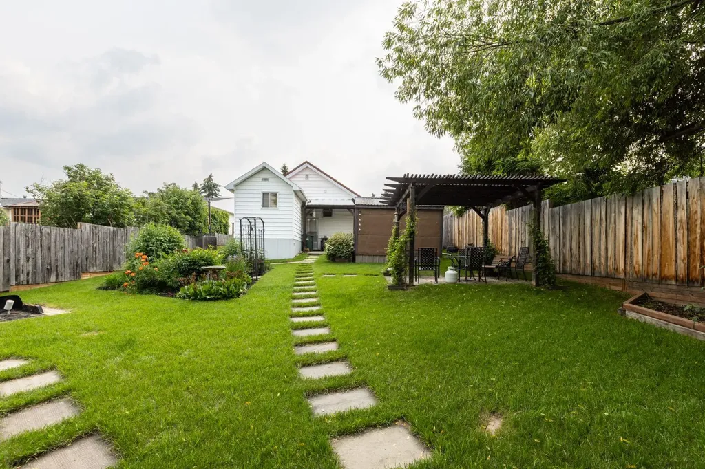 5020 56 Street Innisfail AB T4G 1R3