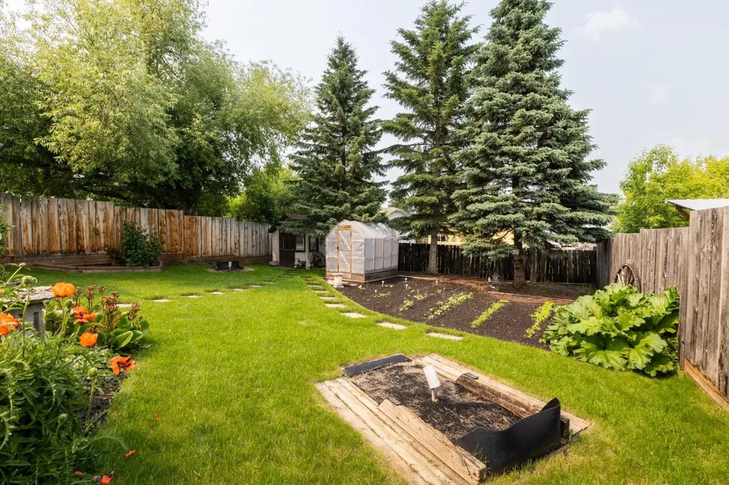 5020 56 Street Innisfail AB T4G 1R3