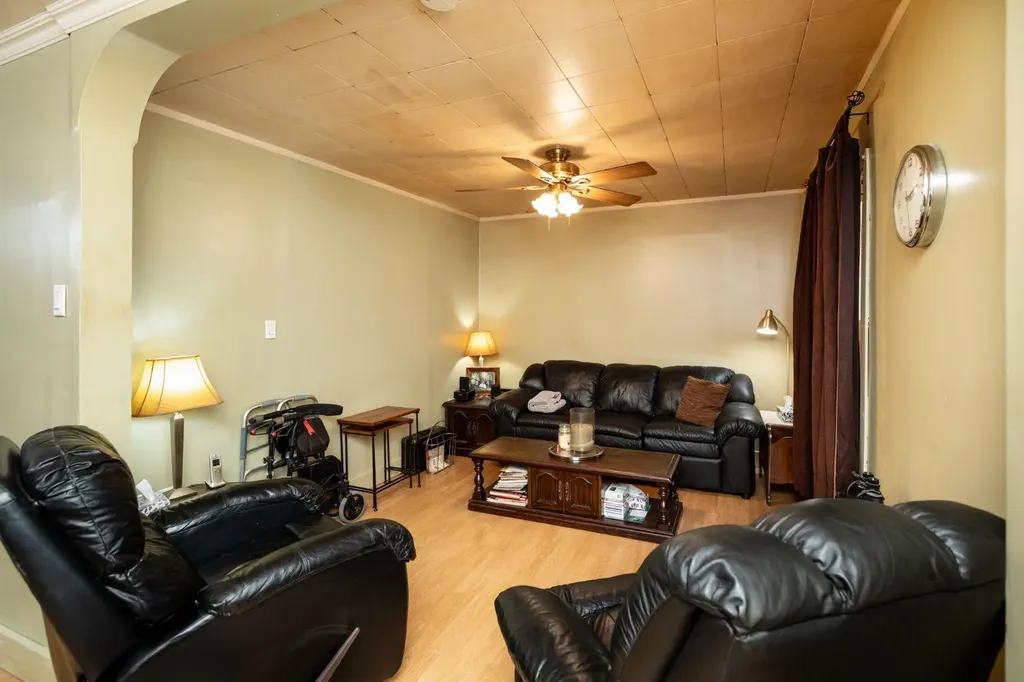 5020 56 Street Innisfail AB T4G 1R3