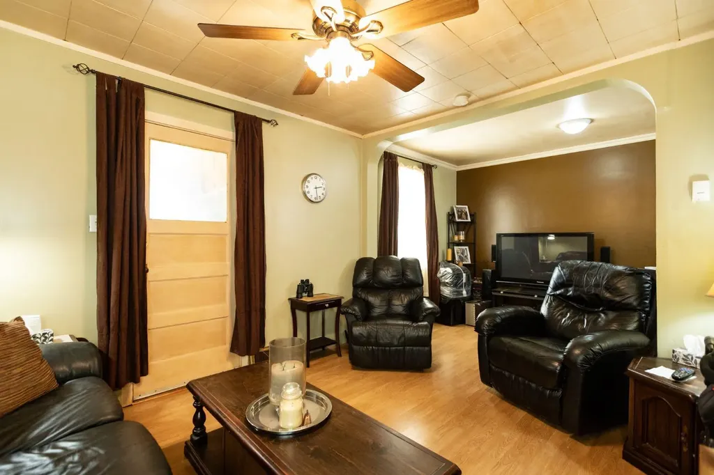 5020 56 Street Innisfail AB T4G 1R3