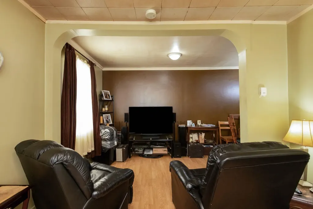 5020 56 Street Innisfail AB T4G 1R3