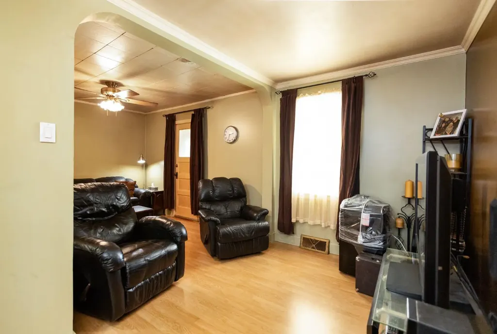 5020 56 Street Innisfail AB T4G 1R3