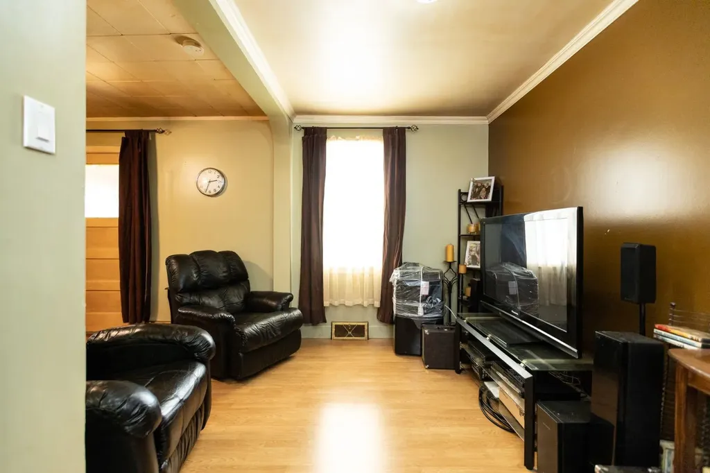 5020 56 Street Innisfail AB T4G 1R3