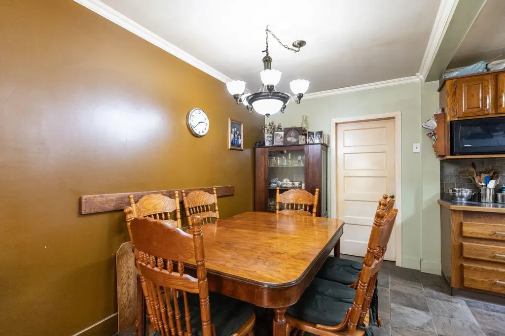 5020 56 Street Innisfail AB T4G 1R3