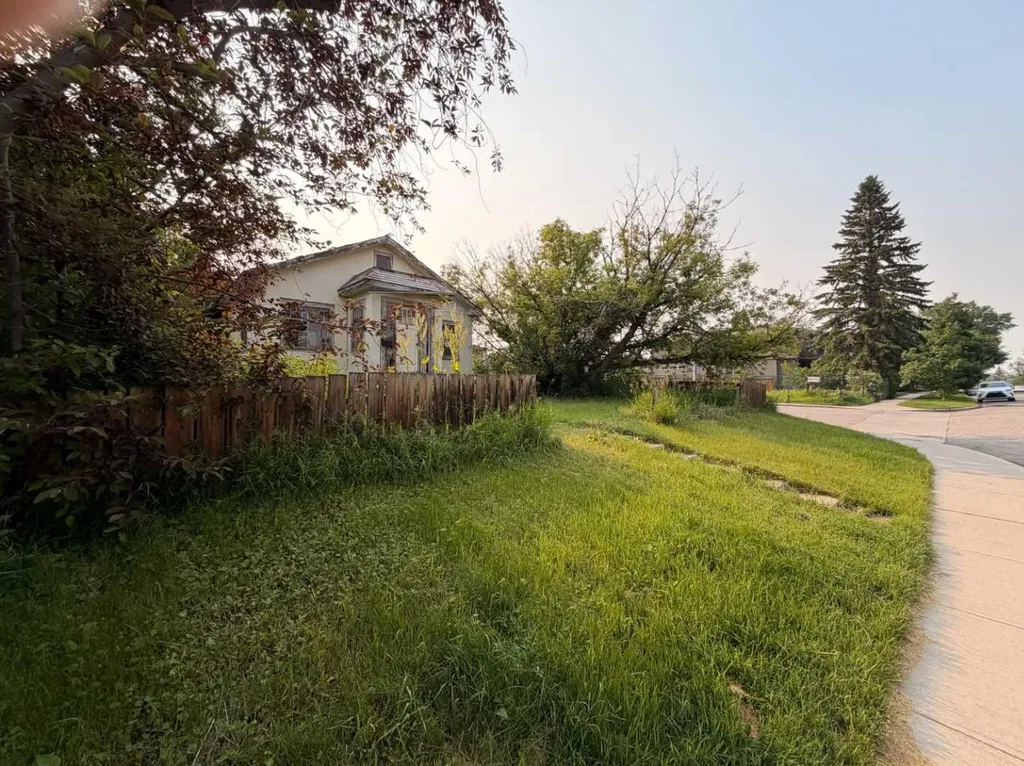 2401 26 Street SW Calgary AB T3E 2A6