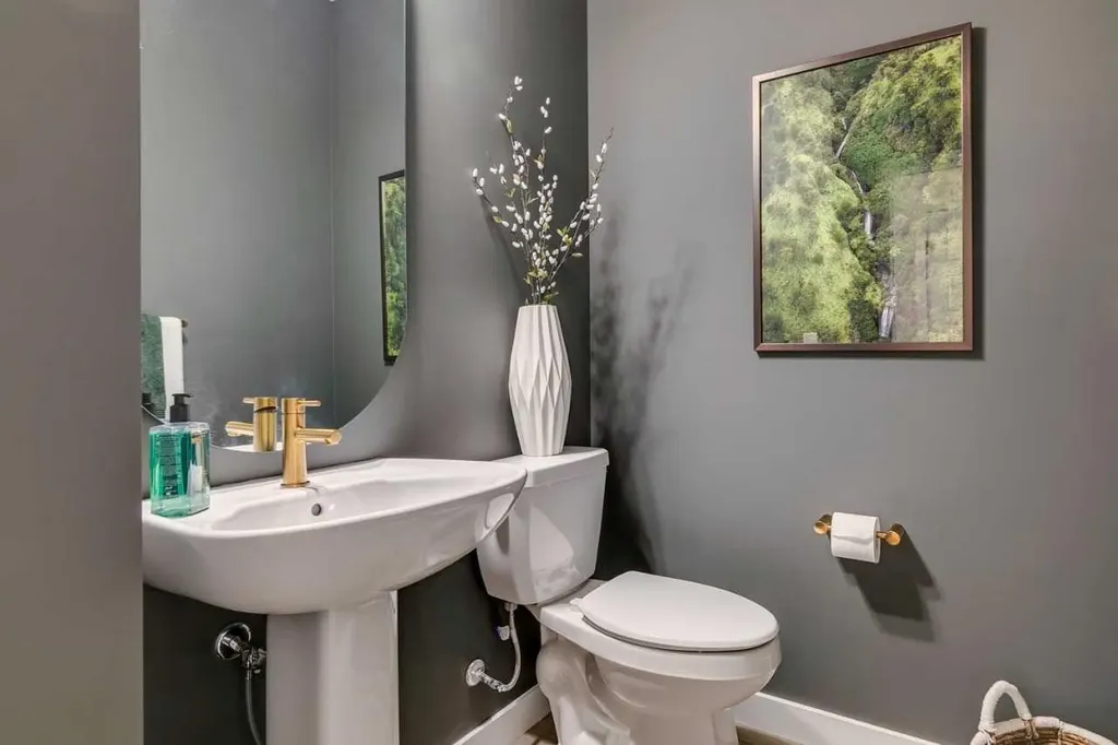 64 Creekstone Manor SW Calgary AB T2X5W3