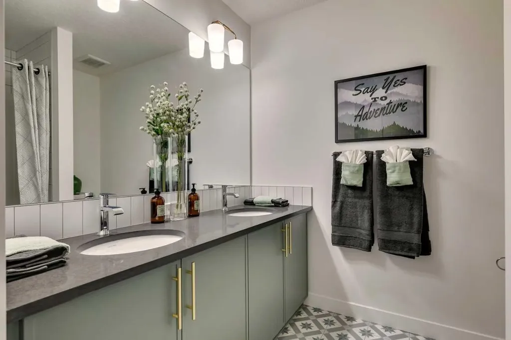 64 Creekstone Manor SW Calgary AB T2X5W3