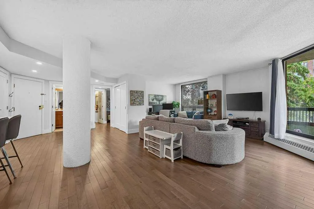 1304 15 Avenue SW Calgary AB T3C0X7