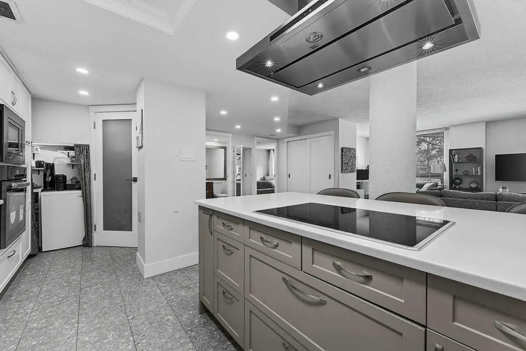 1304 15 Avenue SW Calgary AB T3C0X7