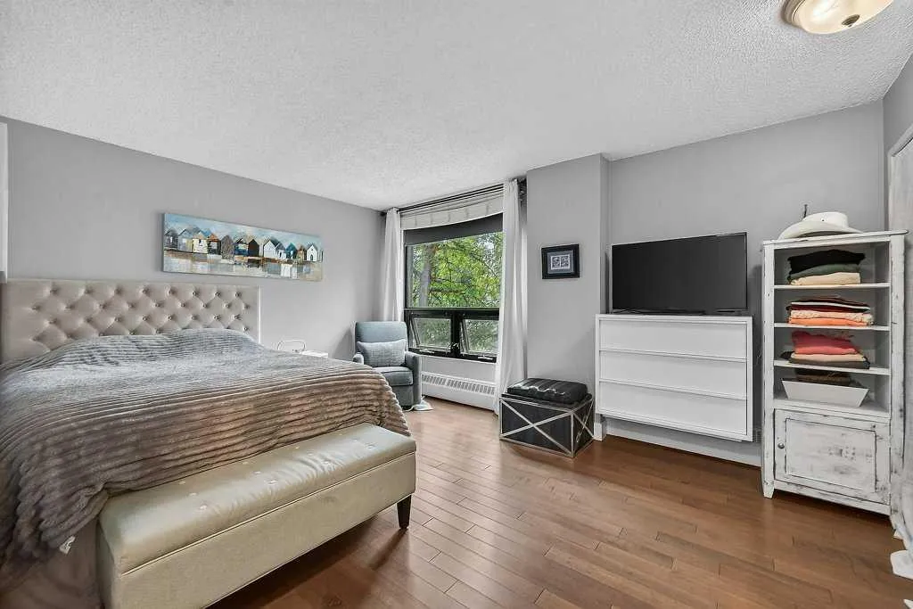 1304 15 Avenue SW Calgary AB T3C0X7