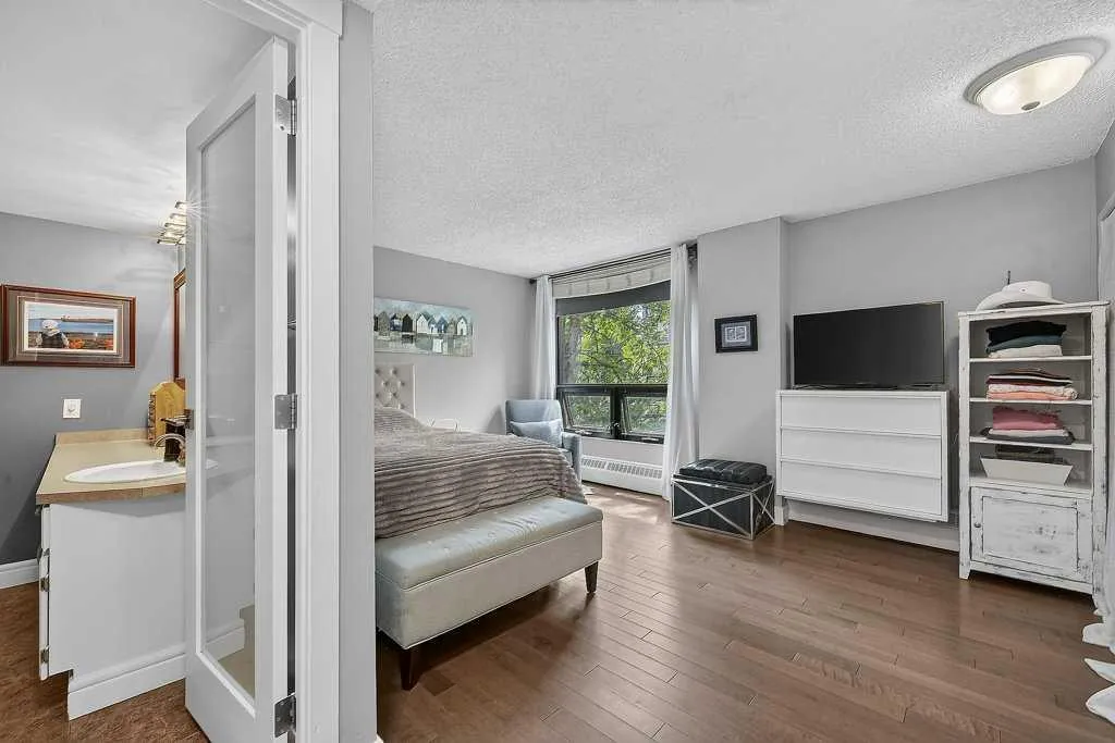 1304 15 Avenue SW Calgary AB T3C0X7