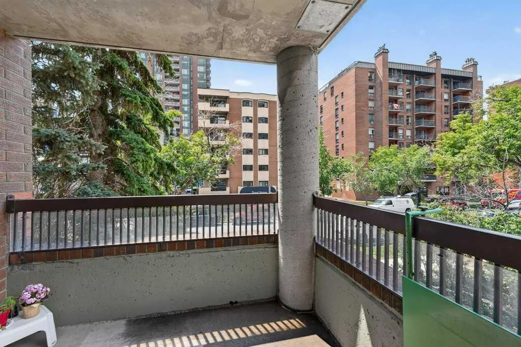 1304 15 Avenue SW Calgary AB T3C0X7