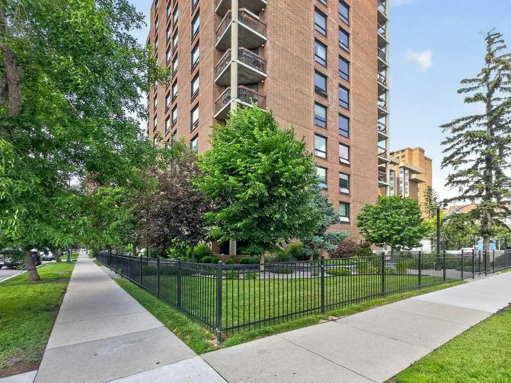 1304 15 Avenue SW Calgary AB T3C0X7