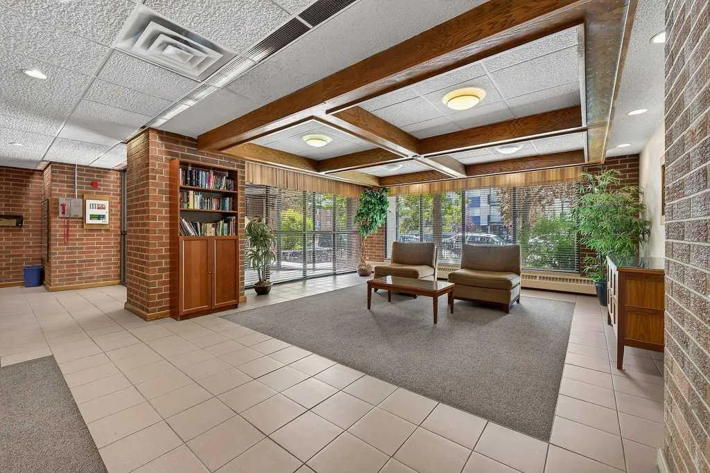 1304 15 Avenue SW Calgary AB T3C0X7