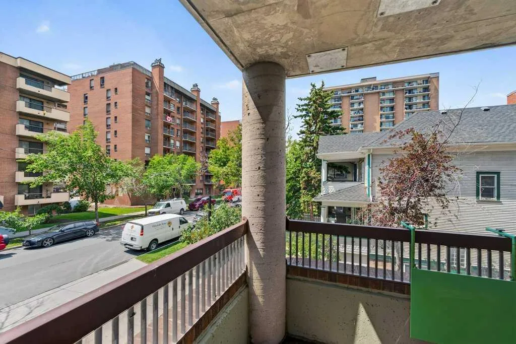 1304 15 Avenue SW Calgary AB T3C0X7