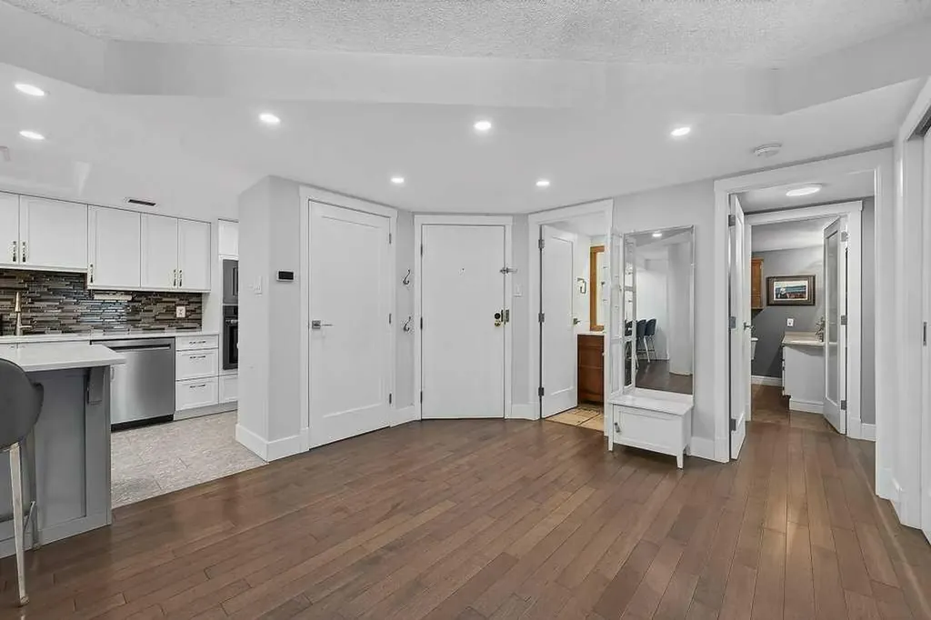 1304 15 Avenue SW Calgary AB T3C0X7