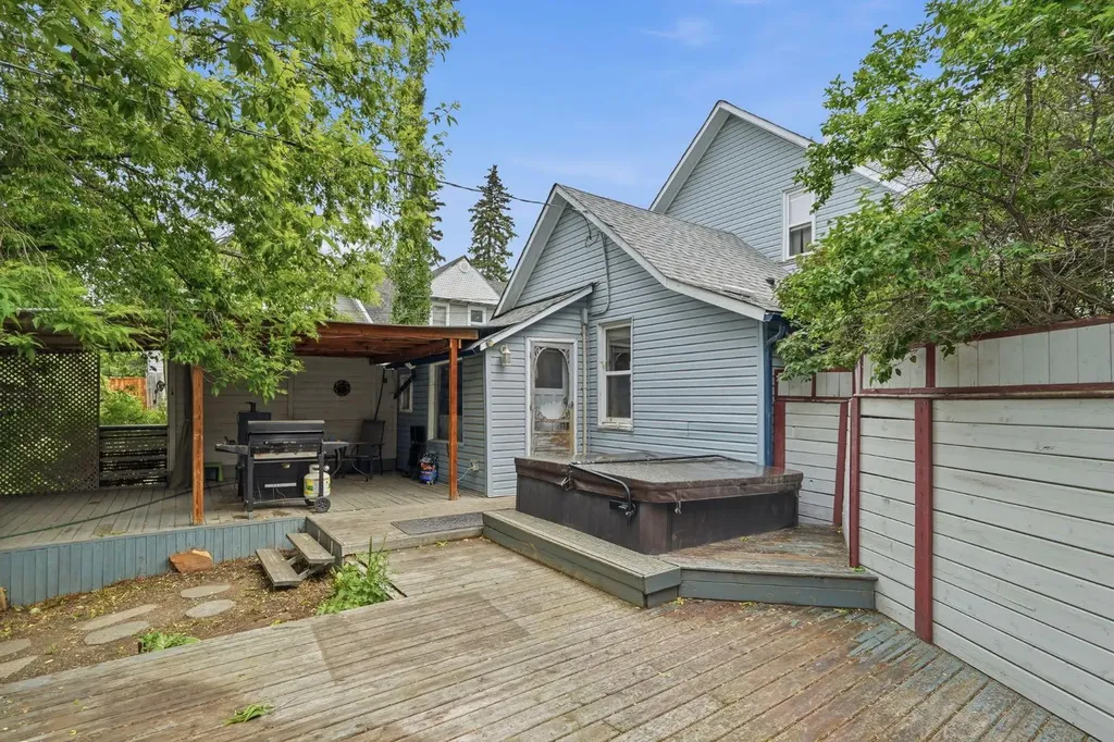 651 10 Avenue Carstairs AB T0M0N0