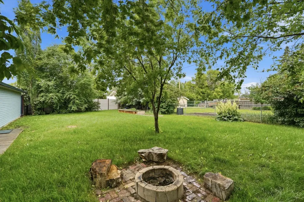 651 10 Avenue Carstairs AB T0M0N0