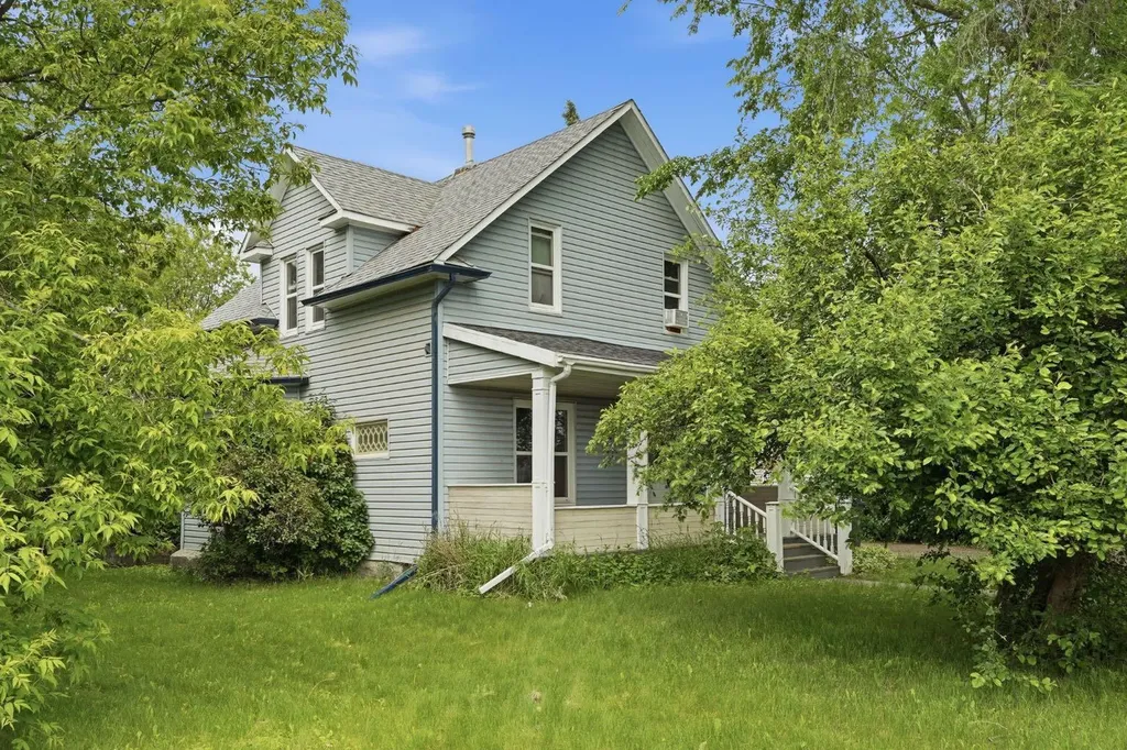 651 10 Avenue Carstairs AB T0M0N0